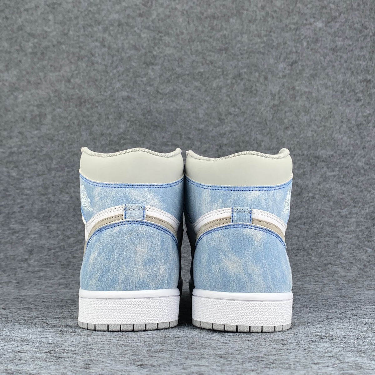 Jordan 1 Retro High OG Hyper Royal